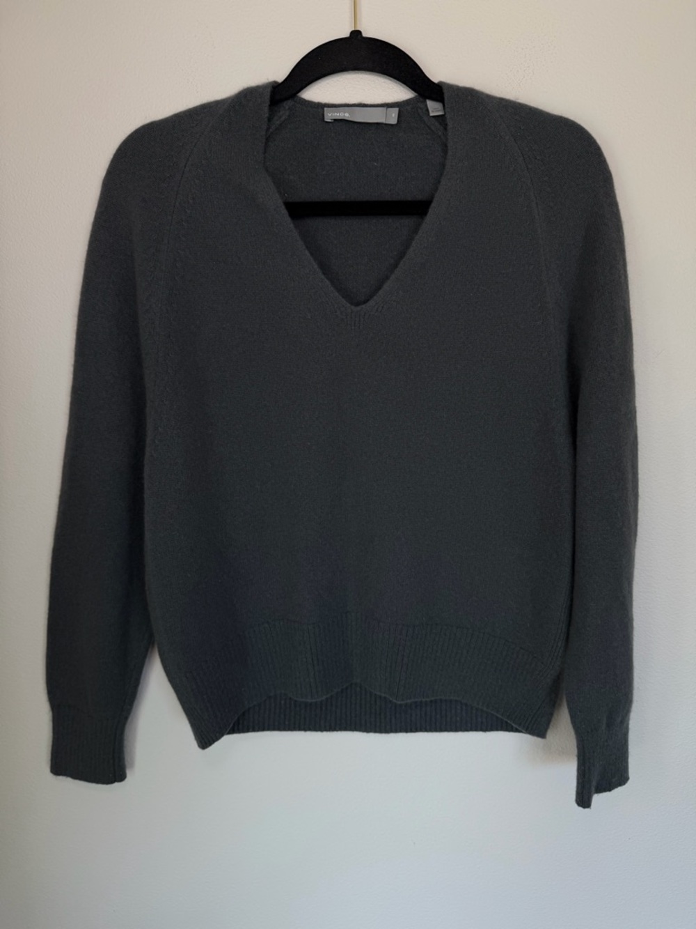 Vince Cashmere Weekend V-Neck Sweater Classic Coastal Cozy Cottage